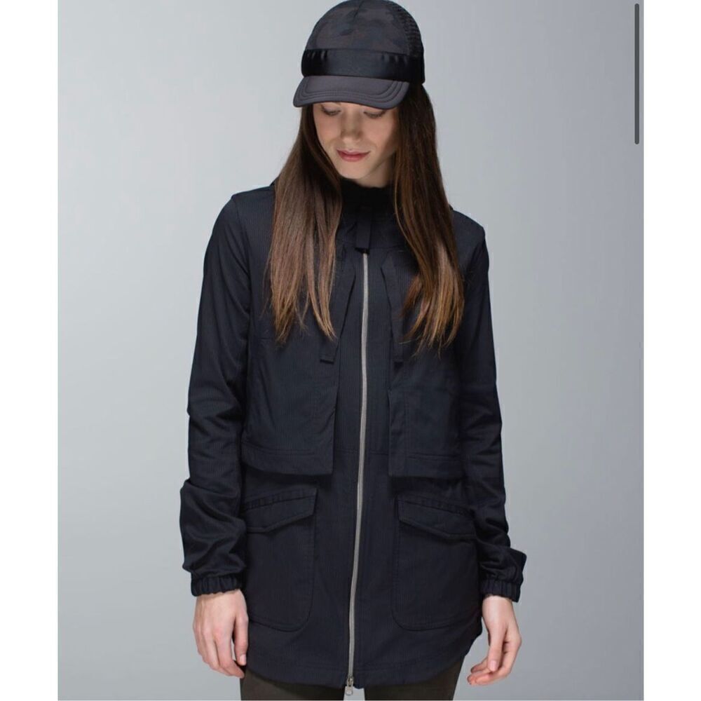 Lululemon Yogi Anorak Jacket Womens Size 4  Black Long Cinch Waist Pockets